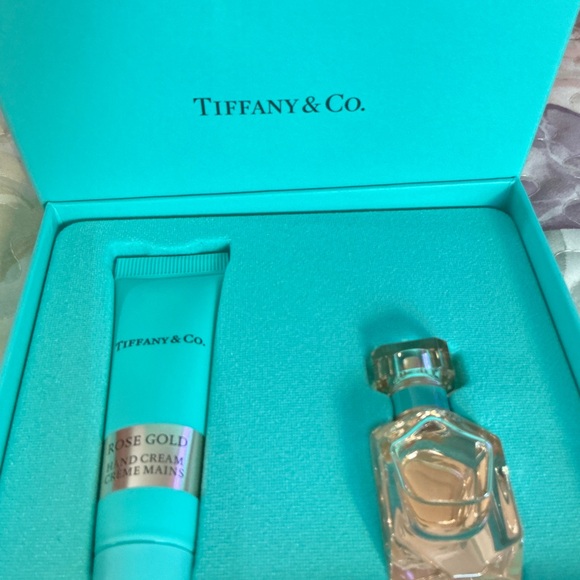 Tiffany & Co. Rose Gold and Hand Cream Set - Picture 3 of 5